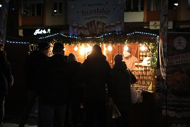 Udany Jarmark Bożanorodzeniowy na Placu Pokoju