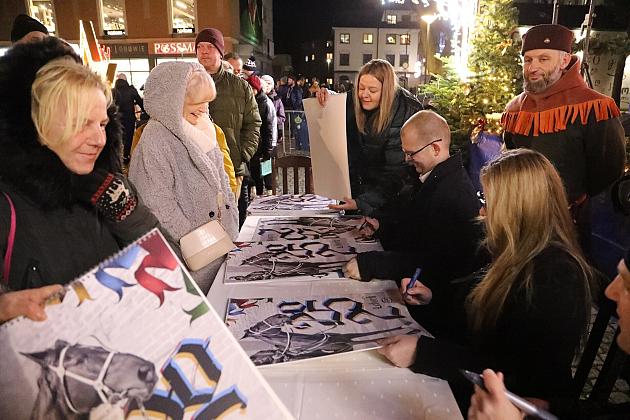 Udany Jarmark Bożanorodzeniowy na Placu Pokoju