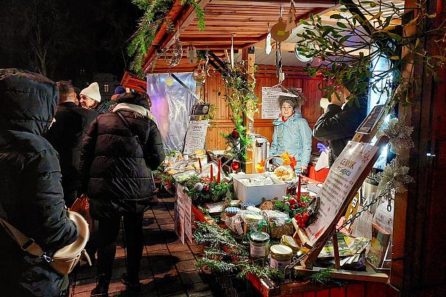 Udany Jarmark Bożanorodzeniowy na Placu Pokoju