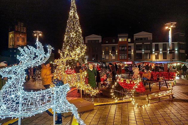 Udany Jarmark Bożanorodzeniowy na Placu Pokoju