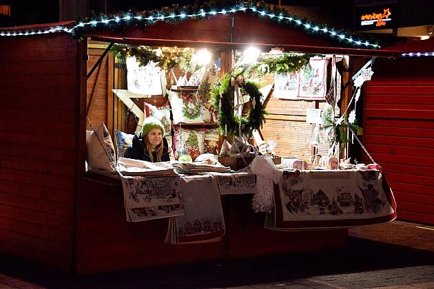 Udany Jarmark Bożanorodzeniowy na Placu Pokoju