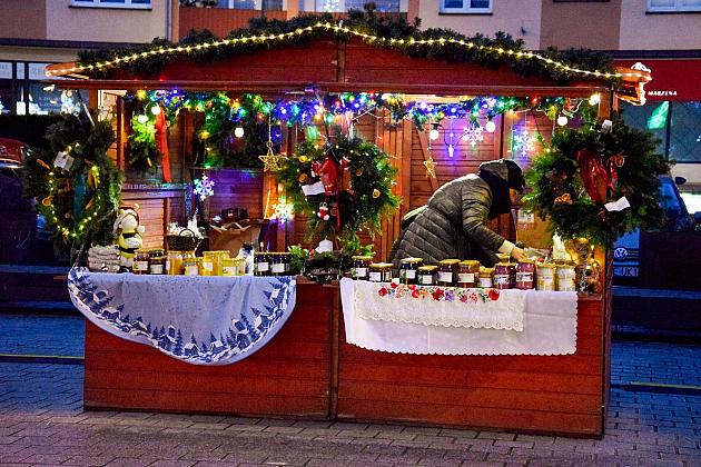 Udany Jarmark Bożanorodzeniowy na Placu Pokoju