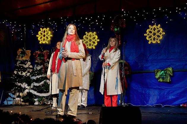 Udany Jarmark Bożanorodzeniowy na Placu Pokoju