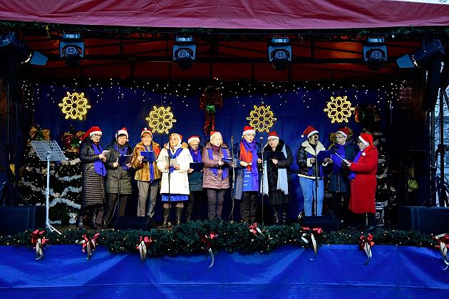 Udany Jarmark Bożanorodzeniowy na Placu Pokoju