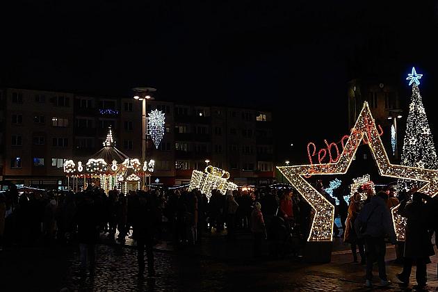 Udany Jarmark Bożanorodzeniowy na Placu Pokoju