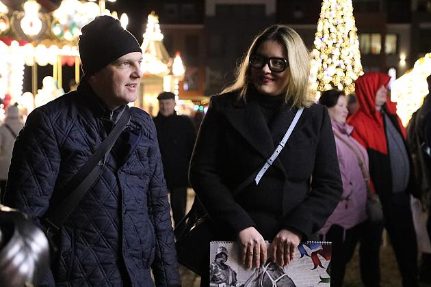 Udany Jarmark Bożanorodzeniowy na Placu Pokoju