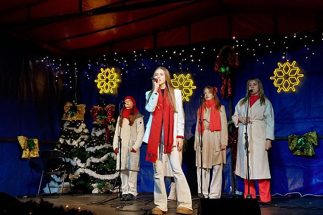 Udany Jarmark Bożanorodzeniowy na Placu Pokoju