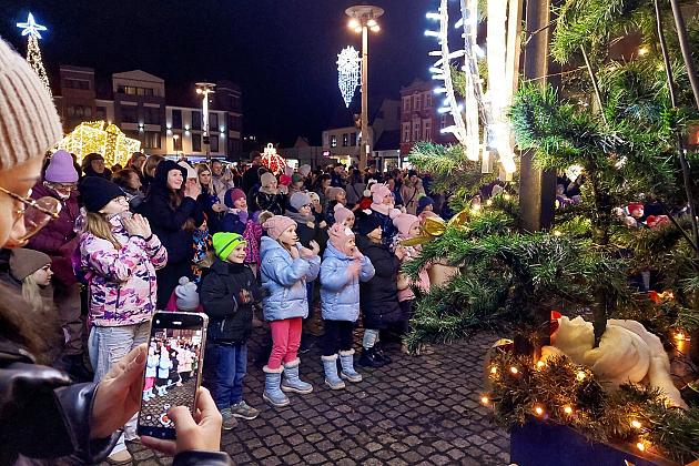 Udany Jarmark Bożanorodzeniowy na Placu Pokoju