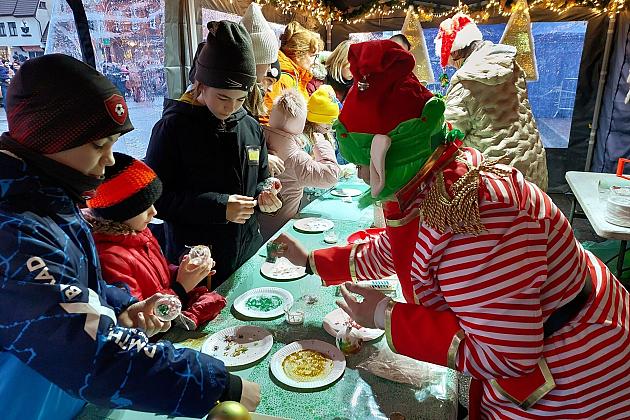 Udany Jarmark Bożanorodzeniowy na Placu Pokoju