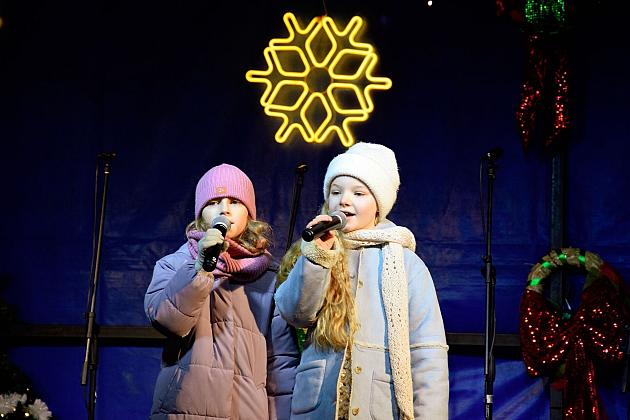 Udany Jarmark Bożanorodzeniowy na Placu Pokoju