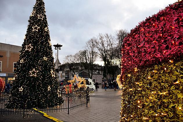 Udany Jarmark Bożanorodzeniowy na Placu Pokoju