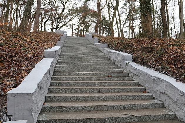 Wyremontowane schody w parku Chrobrego udostępnione dla spacerowiczów
