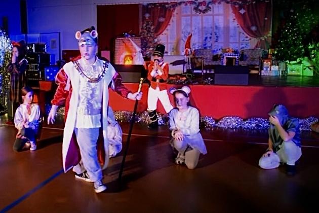 W szczytnym celu wystąpili w spektaklu w Szkole Podstawowej nr 8