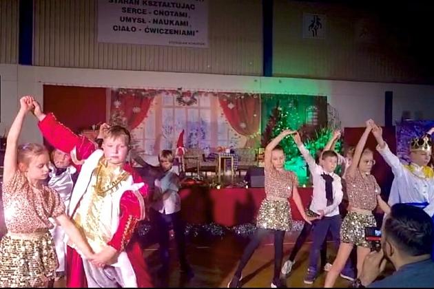W szczytnym celu wystąpili w spektaklu w Szkole Podstawowej nr 8