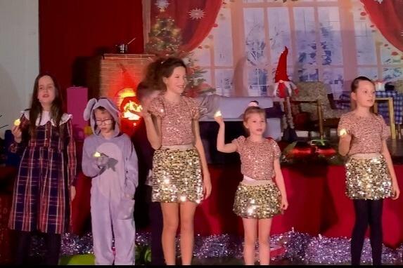 W szczytnym celu wystąpili w spektaklu w Szkole Podstawowej nr 8