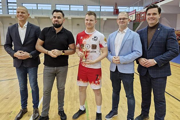 Zagrali o zwycięstwo w XXIV Halowym Turnieju Piłki Nożnej o Puchar Starosty Lęborskiego