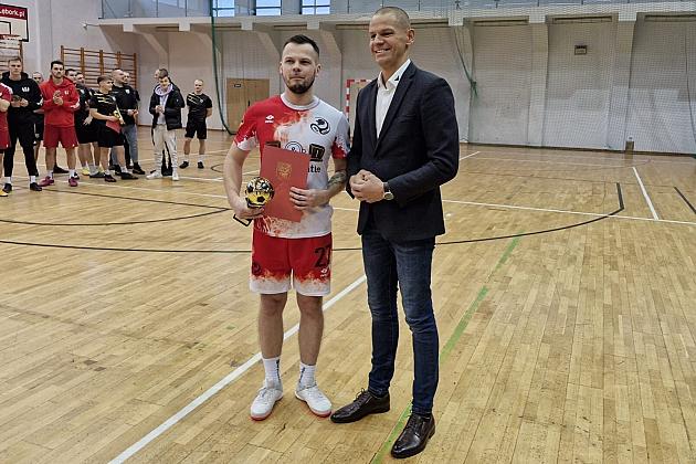 Zagrali o zwycięstwo w XXIV Halowym Turnieju Piłki Nożnej o Puchar Starosty Lęborskiego