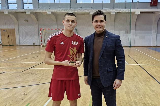 Zagrali o zwycięstwo w XXIV Halowym Turnieju Piłki Nożnej o Puchar Starosty Lęborskiego