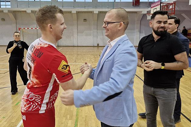 Zagrali o zwycięstwo w XXIV Halowym Turnieju Piłki Nożnej o Puchar Starosty Lęborskiego