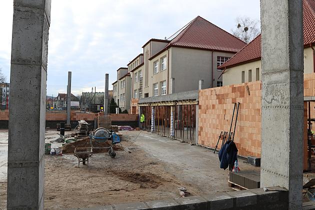 Przy SP1 powstaje nowoczesna hala sportowa