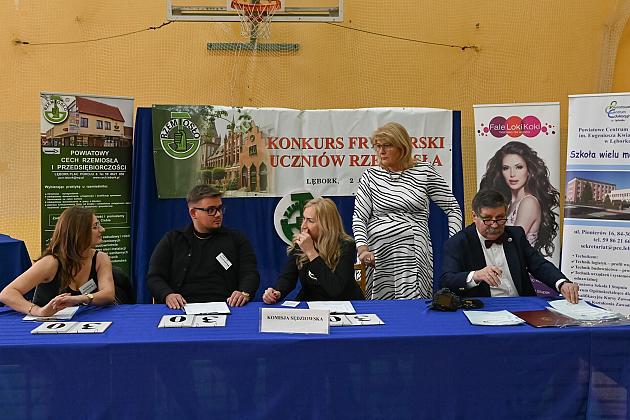 Uczniowie fryzjerskiego rzemiosła zaprezentowali umiejętności w konkursie