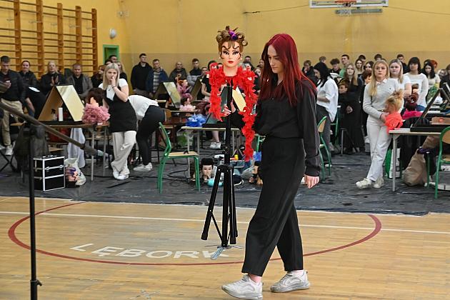 Uczniowie fryzjerskiego rzemiosła zaprezentowali umiejętności w konkursie