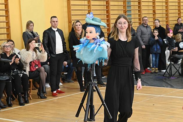 Uczniowie fryzjerskiego rzemiosła zaprezentowali umiejętności w konkursie