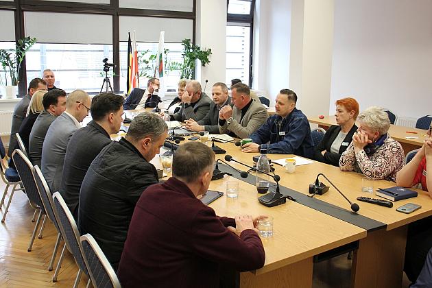 W Urzędzie Gminy Nowa Wieś Lęborska burmistrz i radni rozmawiali o zmianie granic Lęborka