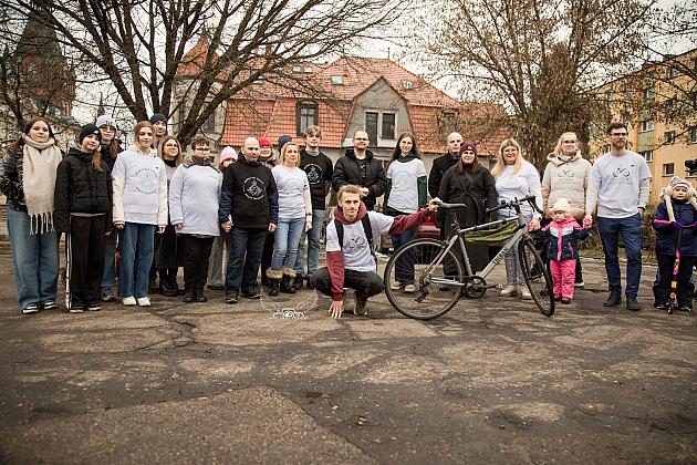 Setki kilometrów na rowerze, żeby pomóc chorej Laurze