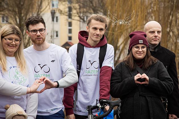 Setki kilometrów na rowerze, żeby pomóc chorej Laurze