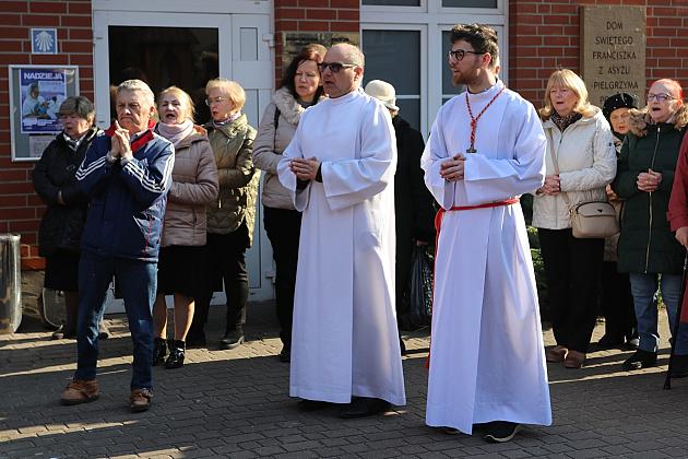 W hołdzie ofiarom sowieckiej zbrodni na plebanii sprzed 80 lat