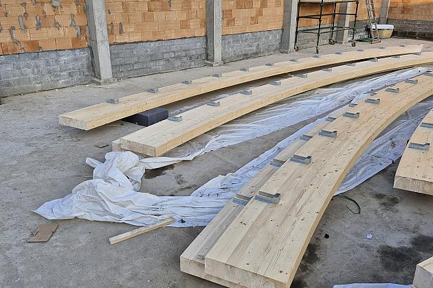 Budowana hala sportowa przy SP1 zyska zadaszenie