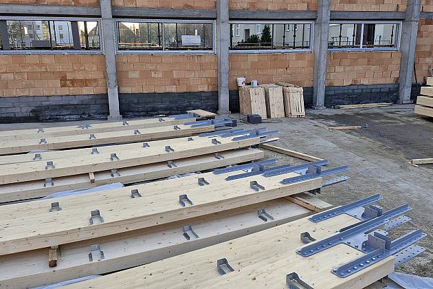 Budowana hala sportowa przy SP1 zyska zadaszenie