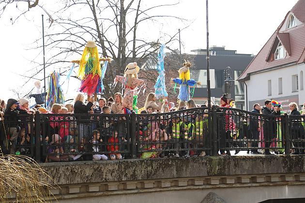 Wiosenny konkurs marzann nad rzeką Łebą