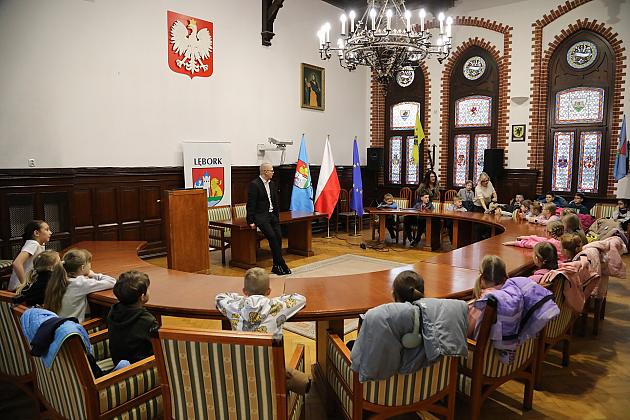 Spotkanie dzieci z burmistrzem w Urzędzie Miejskim w Lęborku