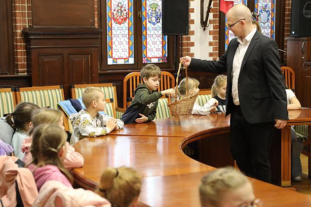 Spotkanie dzieci z burmistrzem w Urzędzie Miejskim w Lęborku