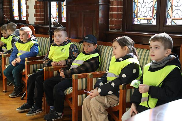 Przedszkolaki poznają pracę samorządu – wizyta w lęborskim ratuszu
