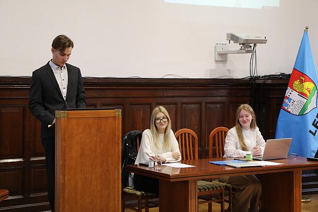 Posiedzenie Młodzieżowej Rady Miasta Lęborka – nowe inicjatywy i pomysły młodych radnych