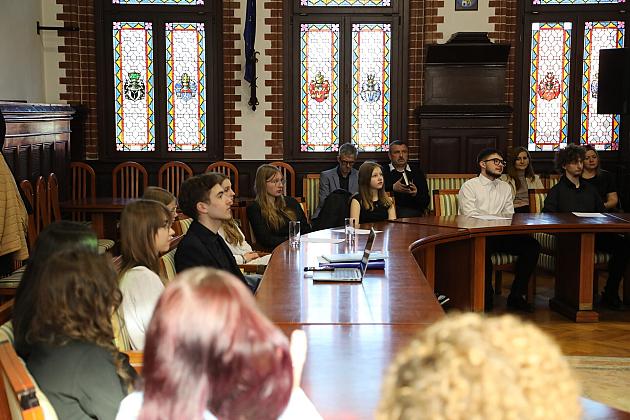 Posiedzenie Młodzieżowej Rady Miasta Lęborka – nowe inicjatywy i pomysły młodych radnych