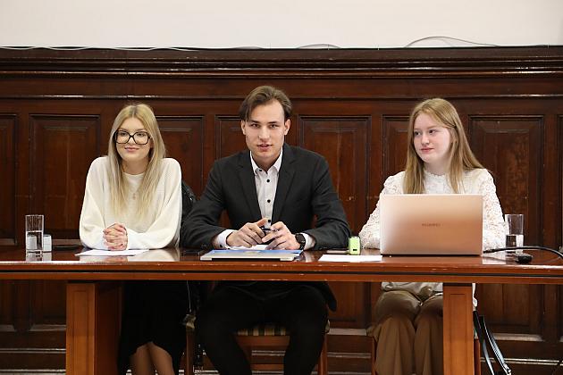 Posiedzenie Młodzieżowej Rady Miasta Lęborka – nowe inicjatywy i pomysły młodych radnych