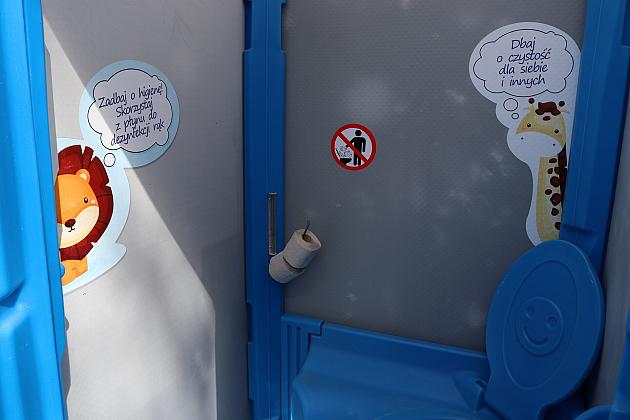 Nowe toalety przy placach zabaw – wygoda i higiena dla najmłodszych i opiekunów