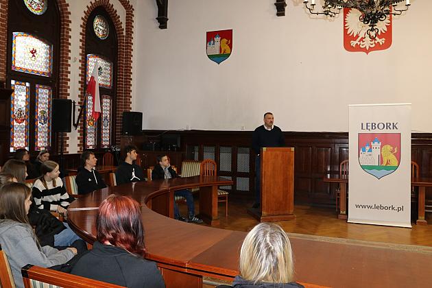 Ósmoklasiści z SP 3 poznali kulisy pracy ratusza!