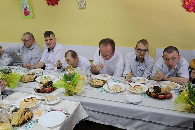 Świąteczne spotkanie i życzenia dla uczestników Warsztatu Terapii Zajęciowej