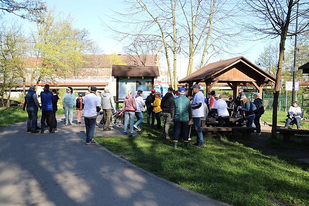 Mieszkańcy ruszyli nad Łebę – wspólne sprzątanie w ramach „Operacji Czysta Rzeka”