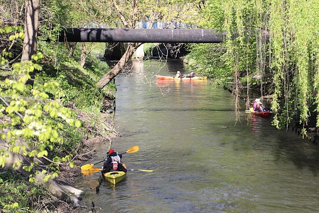 Mieszkańcy ruszyli nad Łebę – wspólne sprzątanie w ramach „Operacji Czysta Rzeka”