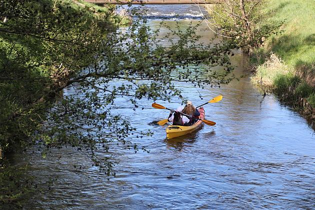 Mieszkańcy ruszyli nad Łebę – wspólne sprzątanie w ramach „Operacji Czysta Rzeka”