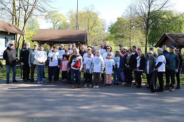 Mieszkańcy ruszyli nad Łebę – wspólne sprzątanie w ramach „Operacji Czysta Rzeka”