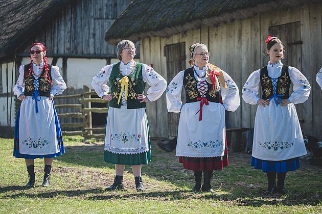 Kaszubski zespół z Lęborka wystąpił na „Czarnym Weselu” w Klukach