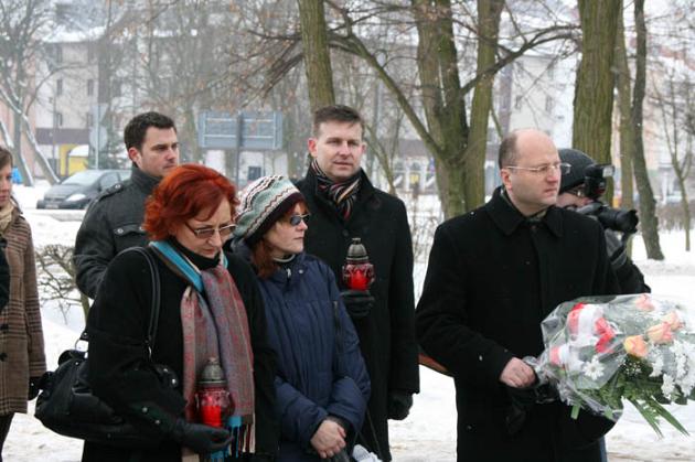 Znicze i kwiaty dla Sybiraków, którzy nie powrócili ze zsyłki
