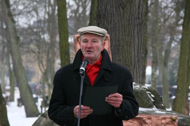 Znicze i kwiaty dla Sybiraków, którzy nie powrócili ze zsyłki